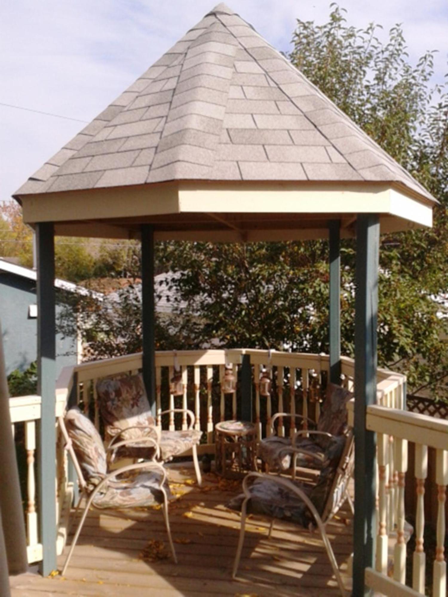Phoenix House B&B Stettler Bagian luar foto