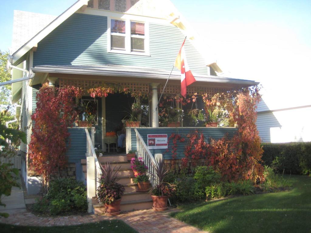 Phoenix House B&B Stettler Bagian luar foto