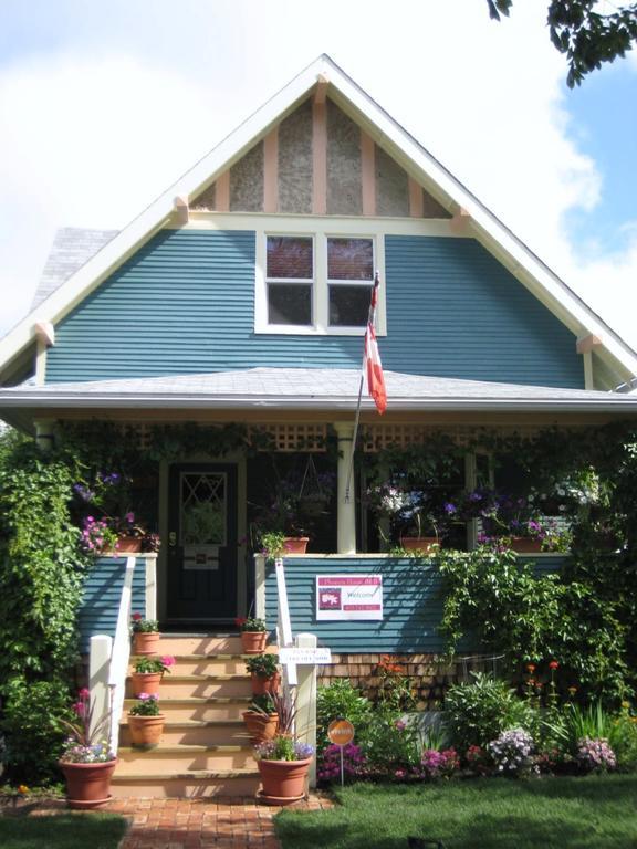 Phoenix House B&B Stettler Bagian luar foto