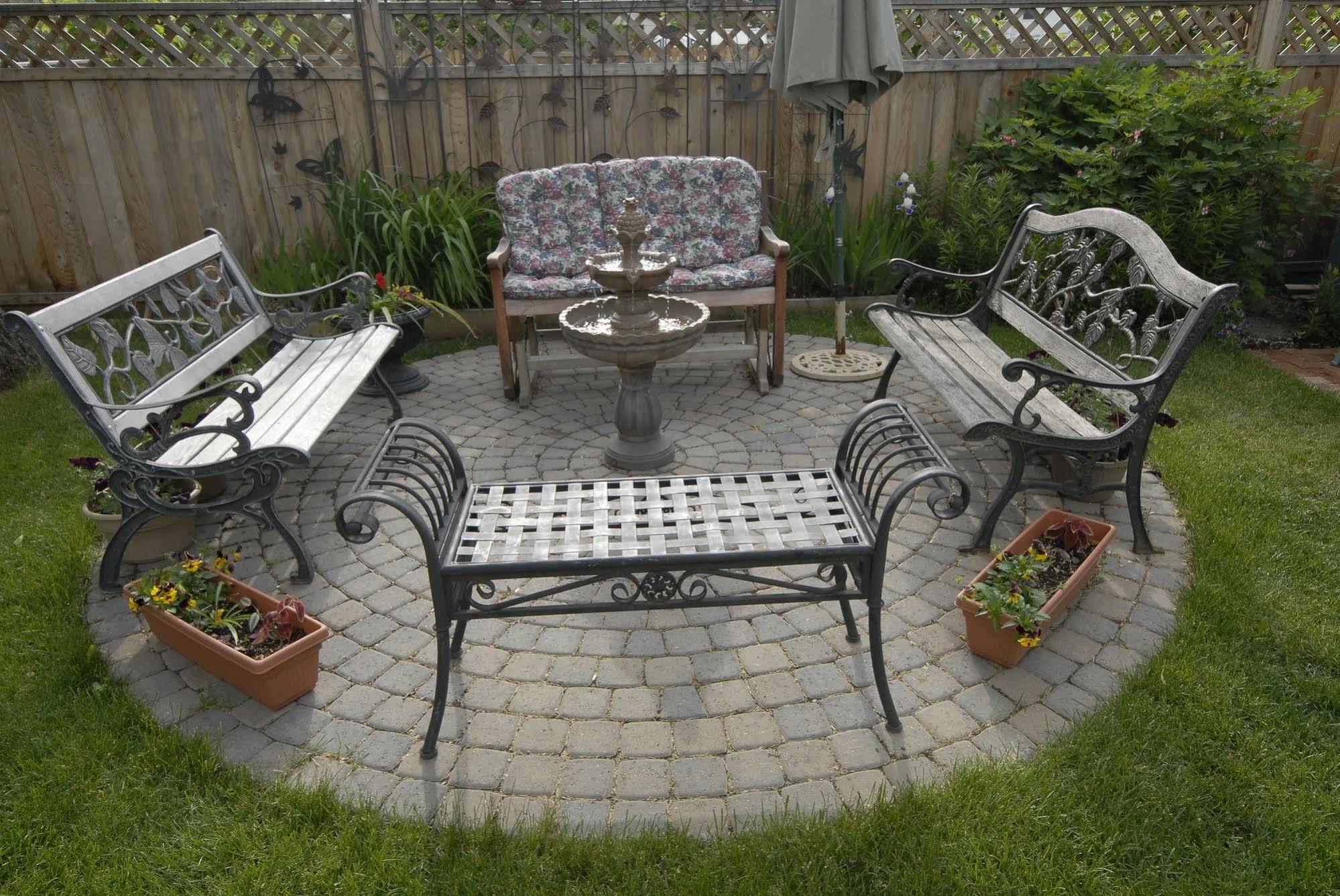 Phoenix House B&B Stettler Bagian luar foto